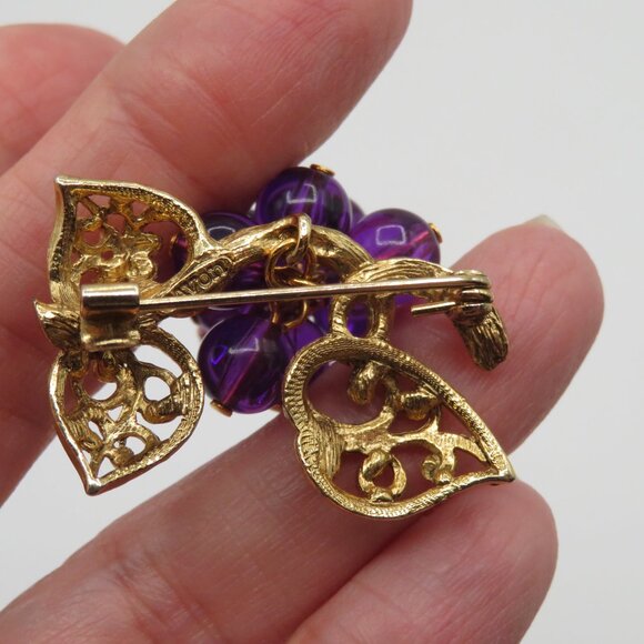 Vintage Avon Signed Grape Vine Brooch - Picture 8 of 10